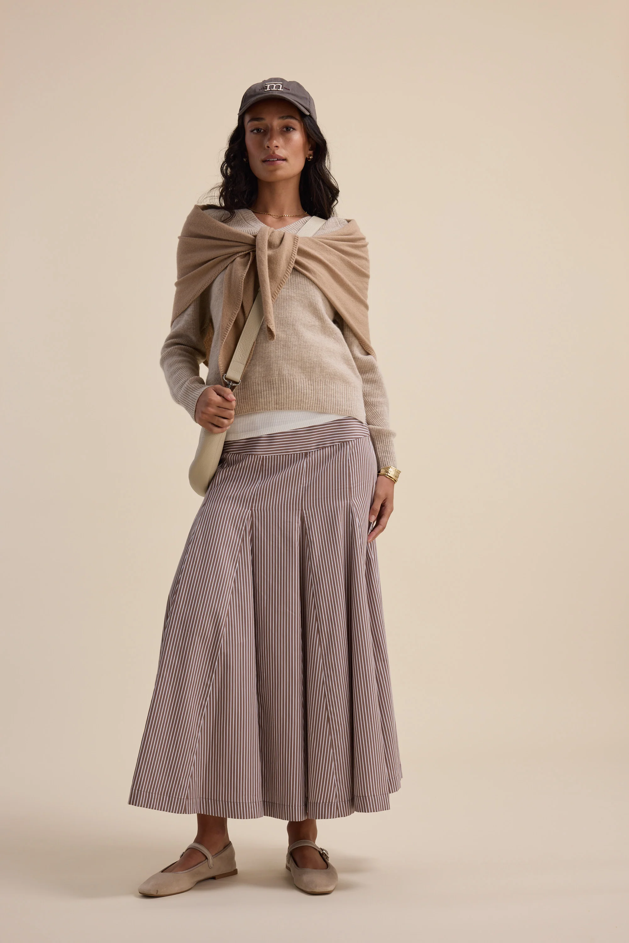Elementary Cashmere Blend V Neck Sweater - Image 2