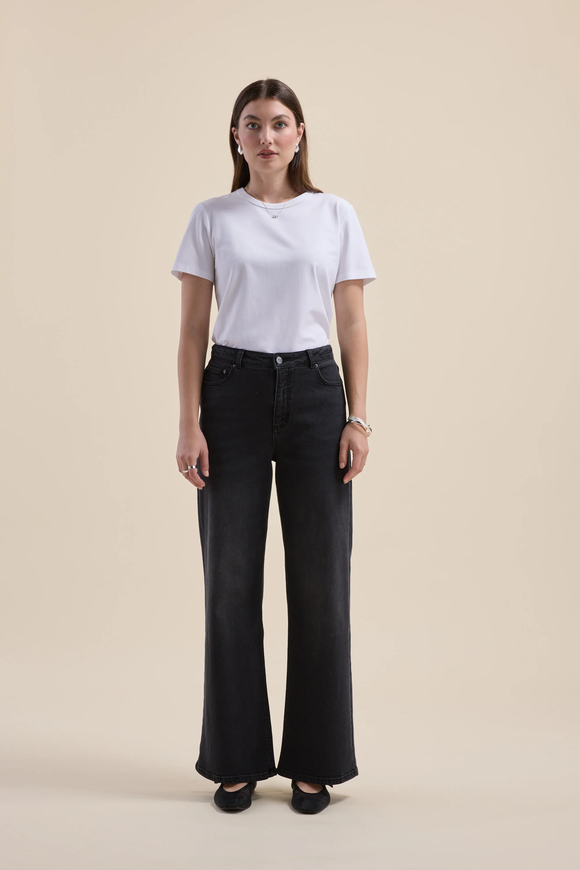 The Mid Rise Wide Leg Jeans - Image 3
