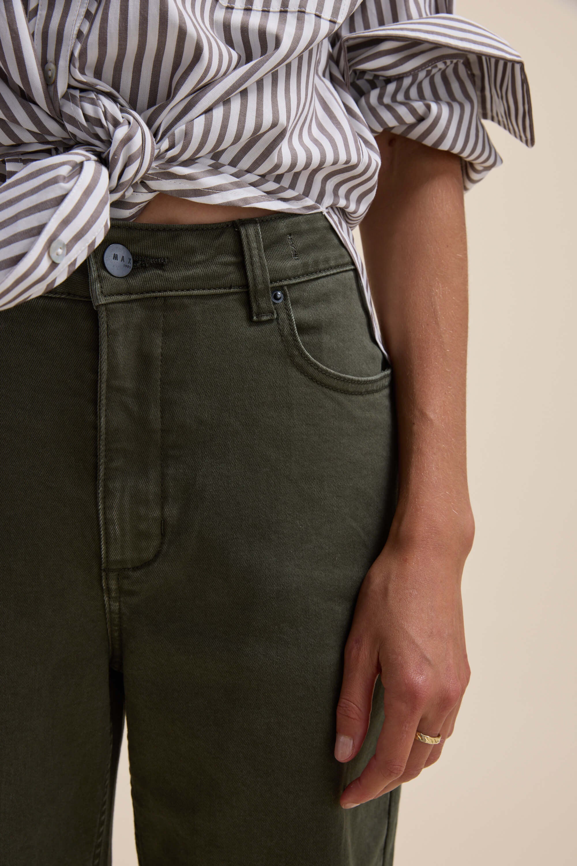 The Mid Rise Wide Leg Jeans - Image 5