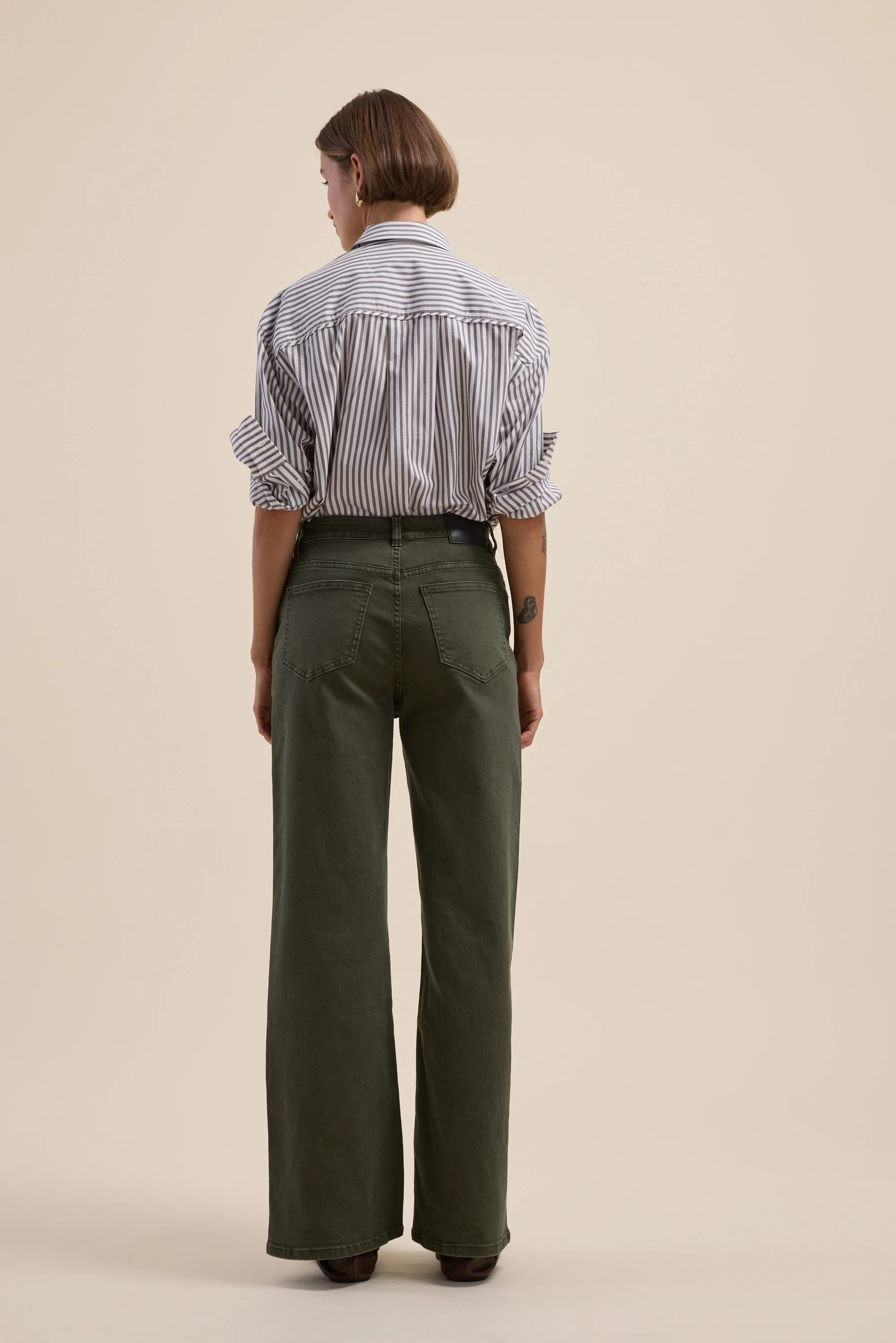 The Mid Rise Wide Leg Jeans - Image 8