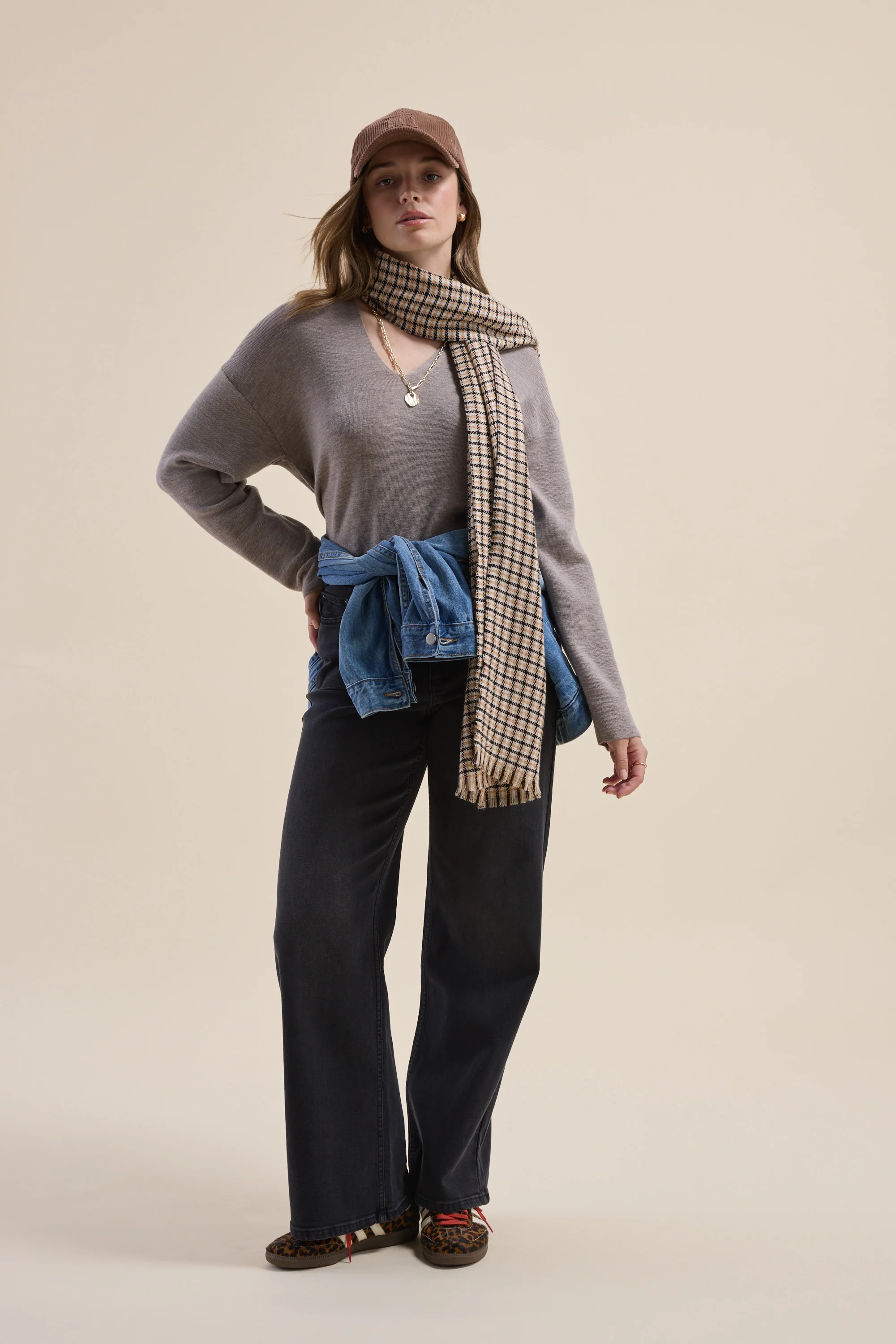 The ZQ Merino Relaxed V Neck Sweater - Image 2