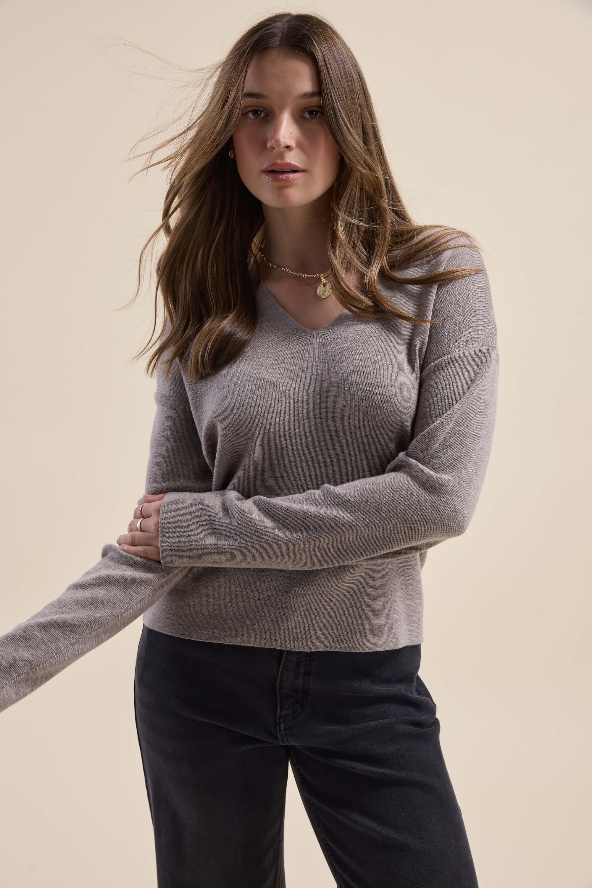 The ZQ Merino Relaxed V Neck Sweater - Image 4