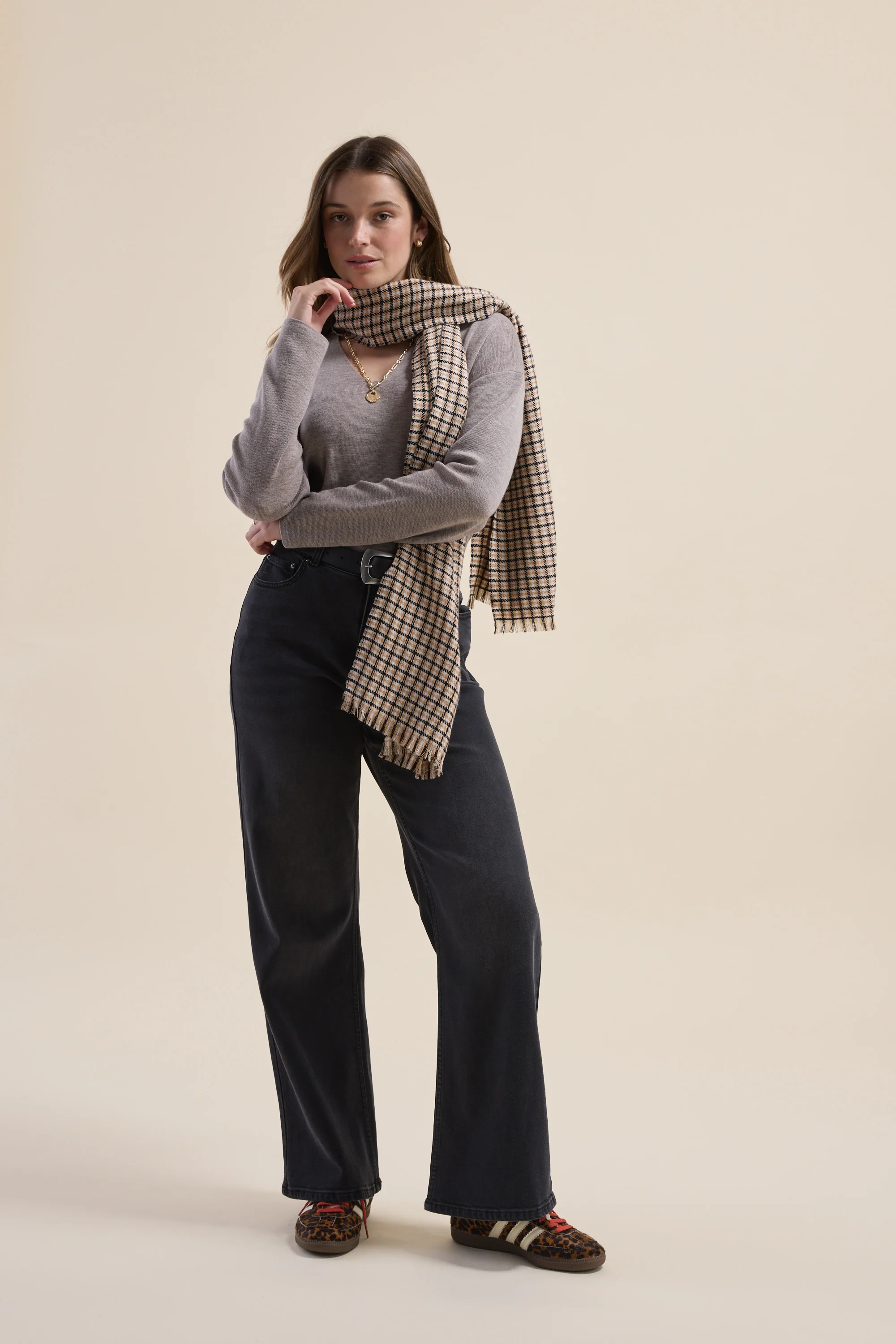 The ZQ Merino Relaxed V Neck Sweater - Image 5
